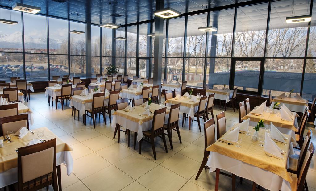 Hotel Aquacity Seasons بوبراد المظهر الخارجي الصورة