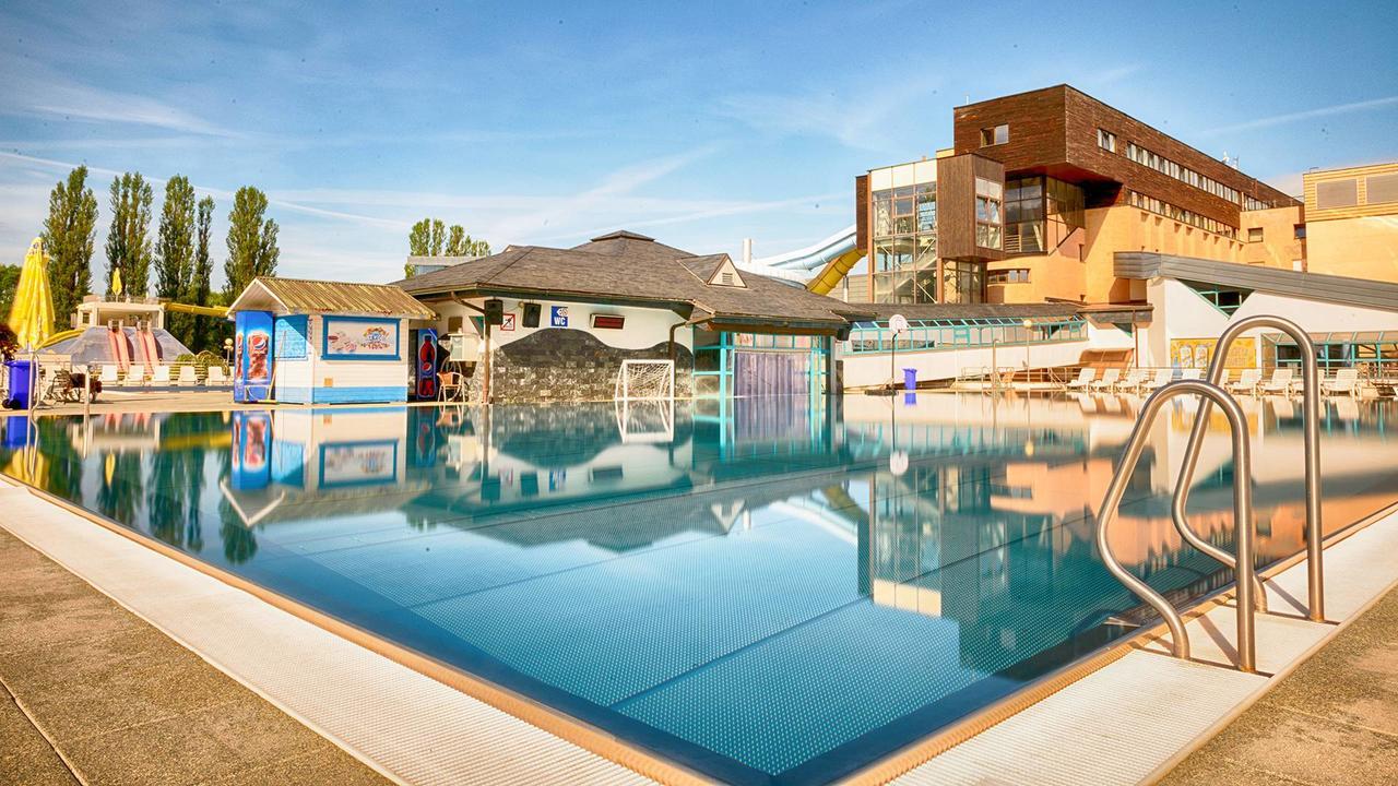 Hotel Aquacity Seasons بوبراد المظهر الخارجي الصورة