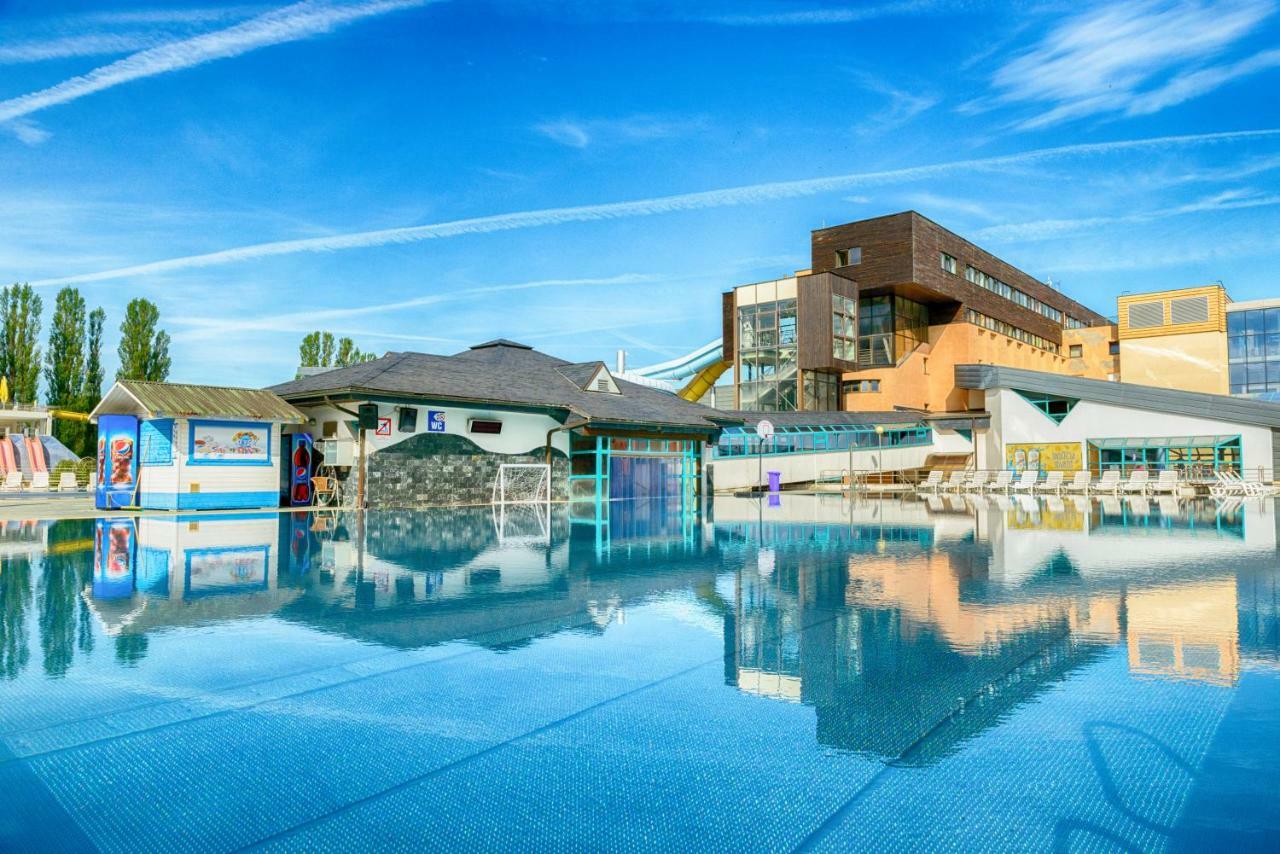 Hotel Aquacity Seasons بوبراد المظهر الخارجي الصورة