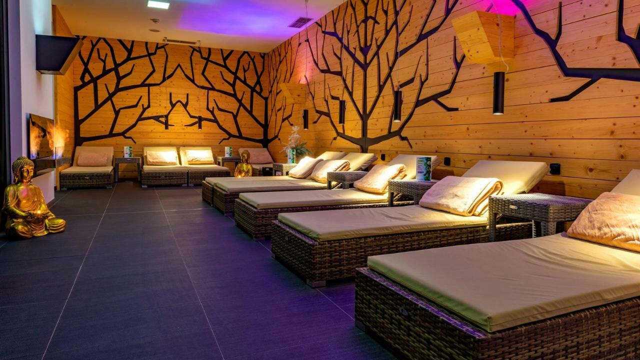Hotel Aquacity Seasons بوبراد المظهر الخارجي الصورة