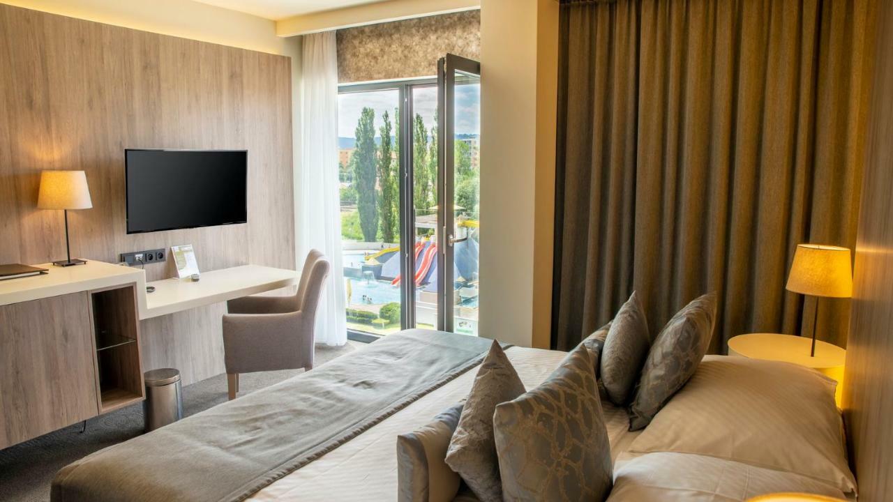 Hotel Aquacity Seasons بوبراد المظهر الخارجي الصورة